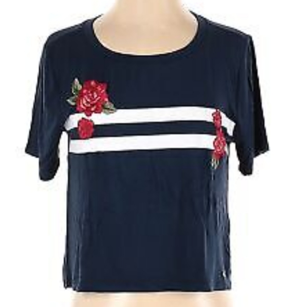 NWT! Hollister Embroidered Flower Cropped Easy Tee